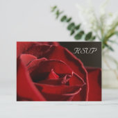 Élégante carte de réponse RSVP de mariage Red Rose (Debout devant)