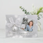 Elégante carte photo de Noël de l'ornement d'argen (Debout devant)
