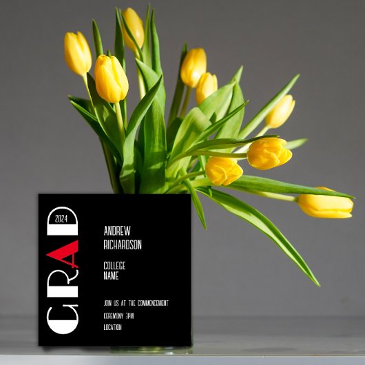 Élégante carte plat noir blanc typographie diplômé