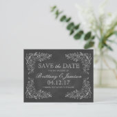 Elegante Chalkboard Filigree Bruiloft Save the Dat Aankondigingskaart (Staand voorkant)