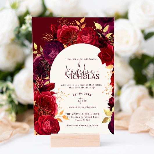 Elegante Crimson Roos Arch Wedding Invitation Kaart