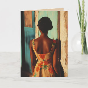 Elegante Cubaanse vrouw bloemenjurk op Golden Hour