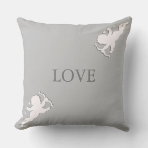 Elegante cupido's in het wit op zilvergrijs kussen