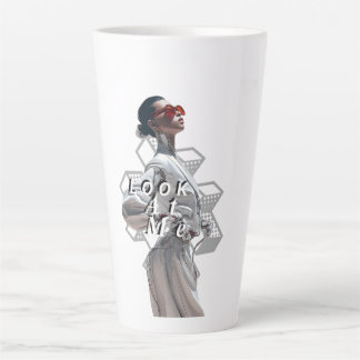 Elegante Cyborg in Witte Futuristische Mode Latte Mok
