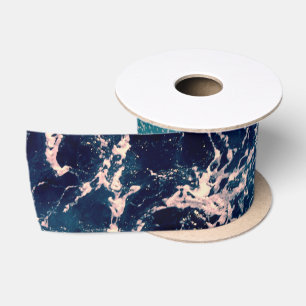 Elegante Diepblauwe Oceaangolven Achtergrond Lint