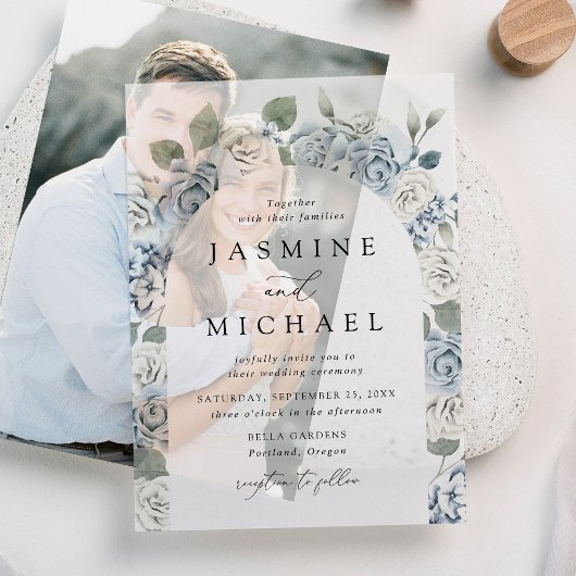 Elegante Dusty Blue Floral Arch Lijst Wedding Vellum Uitnodigingen