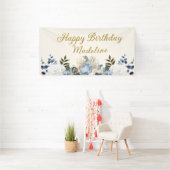 Elegante Dusty Blue Floral Happy Birthday Naam Spandoek (Insitu)