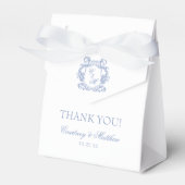 Elegante Dusty Blue Monogram Crest Bedankt Bedankdoosjes (Voorkant Zijde)