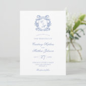 Elegante Dusty Blue Monogram Crest Wedding Kaart (Staand voorkant)