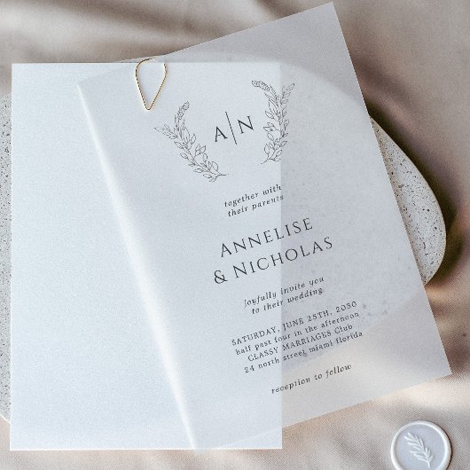 Elegante eenvoudige monogram overlay bruiloft vellum uitnodigingen
