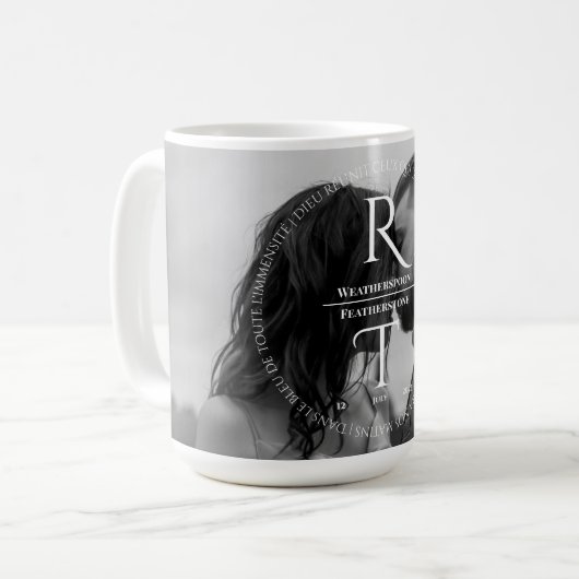 Elegante eenvoudige witte grijze script bruiloft koffiemok (Voorkant links)