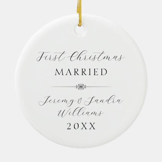 Elegante eerste kerst getrouwd Custom White Keramisch Ornament (Achterkant)