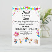 Élégante et amusante carte d'invitation d'annivers (Debout devant)