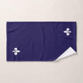 Elégante fleur de Lis blanche sur bleu marine (Serviette à main)