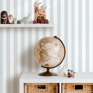 Elegante gestreepte serene lichtblauwe witte behang