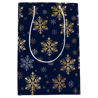 Elegante gouden en zilveren sneeuwvlokken op marin medium cadeauzakje