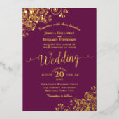 Elegante gouden krullen op Magenta Plum Wedding Folie Uitnodiging (Voorkant)