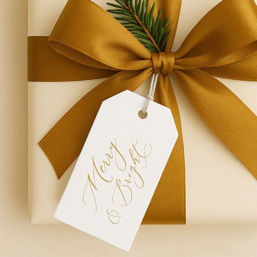 Elegante gouden script “Merry & Bright” Kerstmis Cadeaulabel