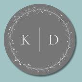 Elegante grijze en witte wijnrankenkrans monogram ronde sticker