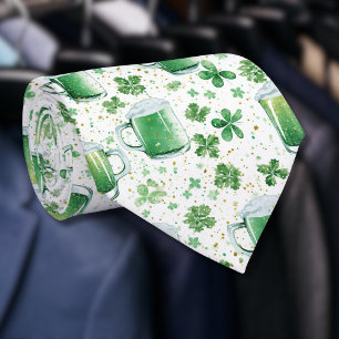 Elegante groene bierpullen en shamrocks wit stropdas