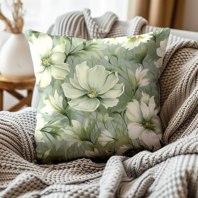 Elegante groene Waterverf bloemblaadjes botanisch Kussen (Soft muted green and white vintage floral decorator pillow)