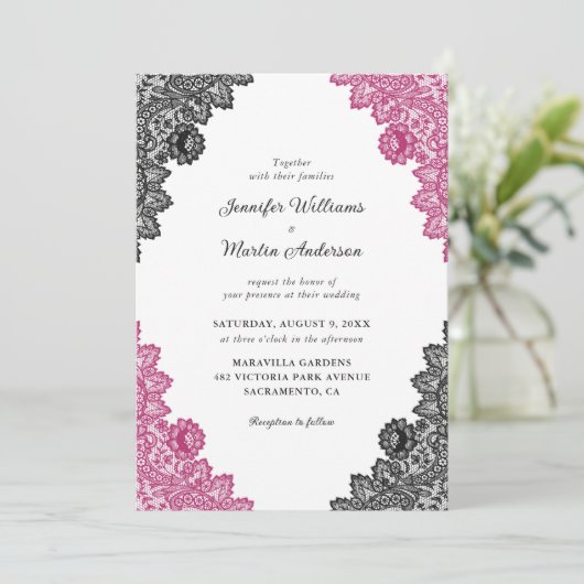 Elegante hete roze en zwarte bloemenkant bruiloft kaart (Staand voorkant)