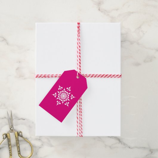 Elegante Hot Roze en Witte Kerstmis Sneeuwvlok Cadeaulabel (Met Touw)