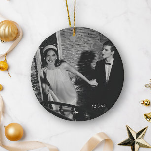 Elegante huwelijksfoto voor het eerste kerstfeest keramisch ornament
