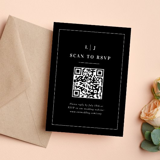 Elegante Initialen Zwart-wit bruiloft QR-code RSVP Kaartje