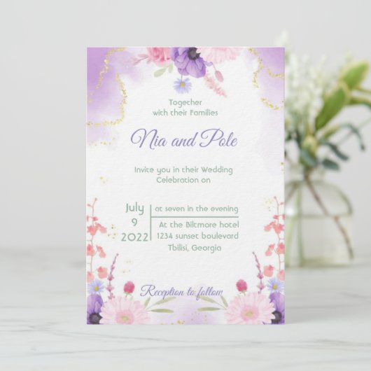 Elégante invitation violette (Debout devant)