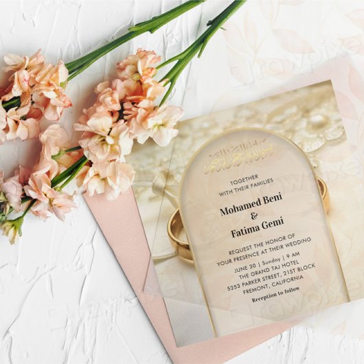 Elegante islamitische huwelijksuitnodiging met gou kaart