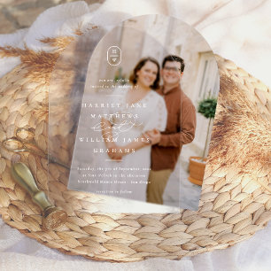 Elegante kalligrafie Initialen White Arch Wedding Acryl Uitnodigingen