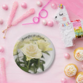 Elegante klassieke witte rozenbloemen bruiloft papieren bordje (Feest)