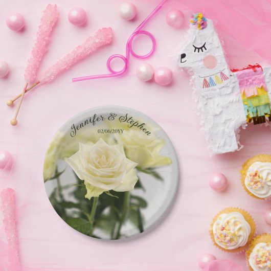 Elegante klassieke witte rozenbloemen bruiloft papieren bordje (Feest)