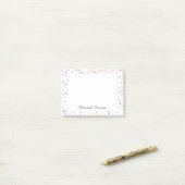 Elegante kleurrijke confetti gepersonaliseerd post-it® notes (Op bureau)