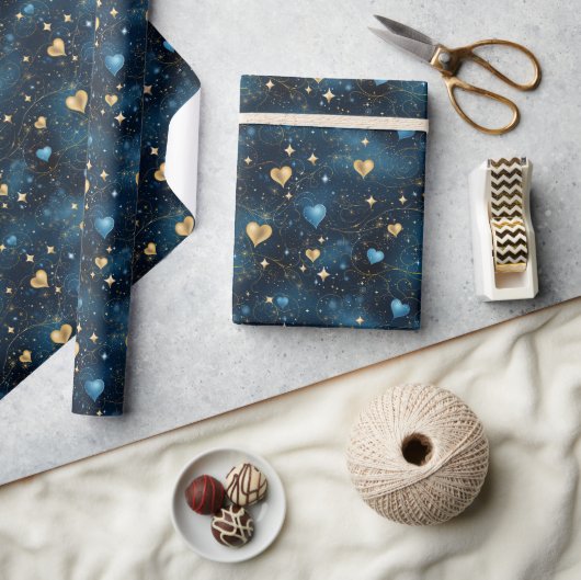 Elegante Kosmische Harten in Blauw en Goud Cadeaupapier (Crafts)