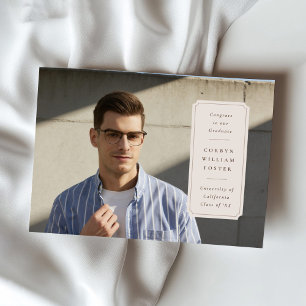 Elegante labeloverlay afstudeerfoto aankondiging