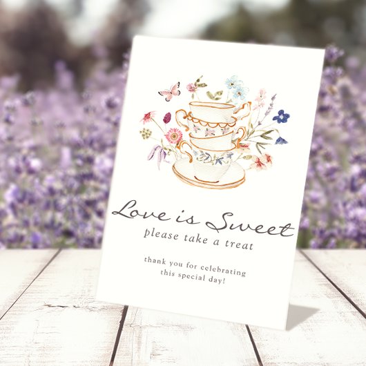 Elegante liefde is lief teken reclamebord met voetstuk