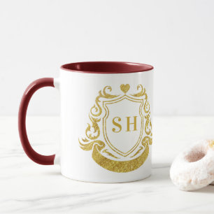 Elegante linttop en gouden initiaalmonogram mok