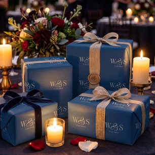 Elegante marineblauwe initiële huwelijksparen cadeaupapier