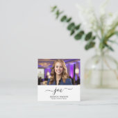 Elegante minimale script kalligrafie monogram foto vierkante visitekaartje (Staand voorkant)