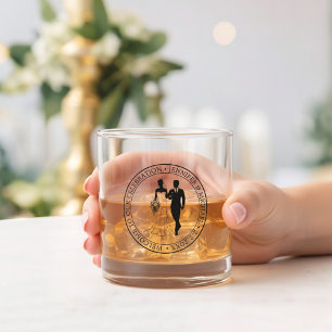 Elegante minimale typografie bruiloft paar whisky glas
