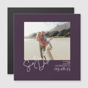 Elegante moderne aubergine Paarse save the date fo Magnetische Uitnodiging