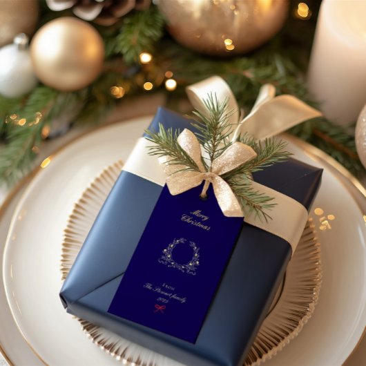 Elegante moderne hand trekken krans vrolijke kerst cadeaulabel