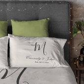 Elegante moderne monogram bruiloft souvenir cadeau kussensloop