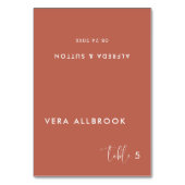 Elegante moderne rode klei bruiloft gast plaats ka kaart (Voorkant)