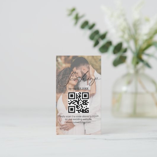 elegante moderne script rsvp qr-code trouwfoto informatiekaartje (Staand voorkant)