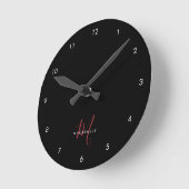 Elegante Moderne Zwarte Rode Script Monogram Ronde Klok (Hoek)