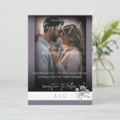 Elegante monogram minimalistische paarse kalligraf kaart (Staand voorkant)