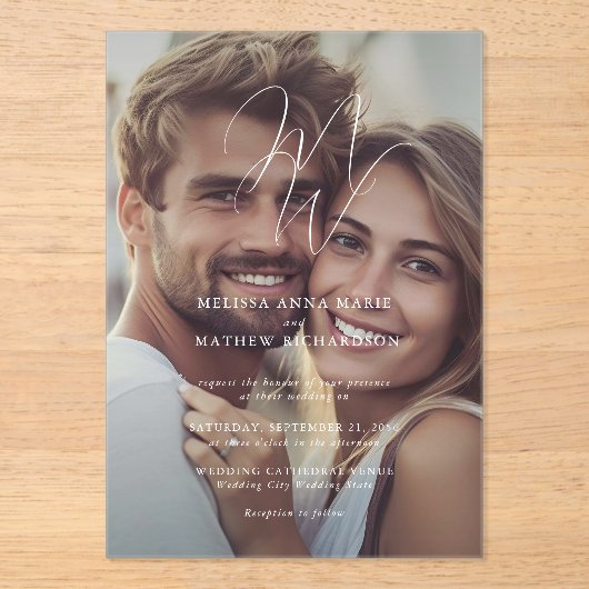 Elegante Monogram Script Fotobruiloft Acryl Uitnodigingen (Voorkant)